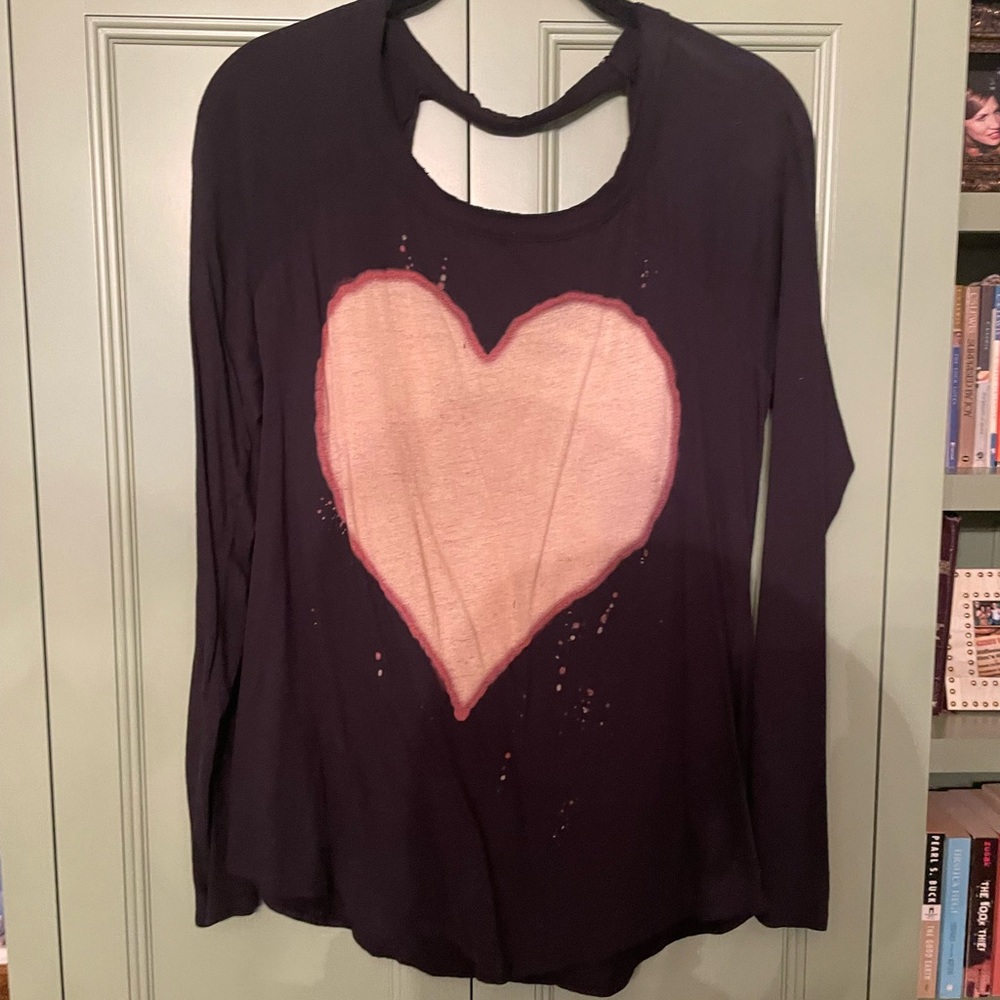 Long-sleeved cotton Chaser black tee with pink heart front and keyhole back, Sm.